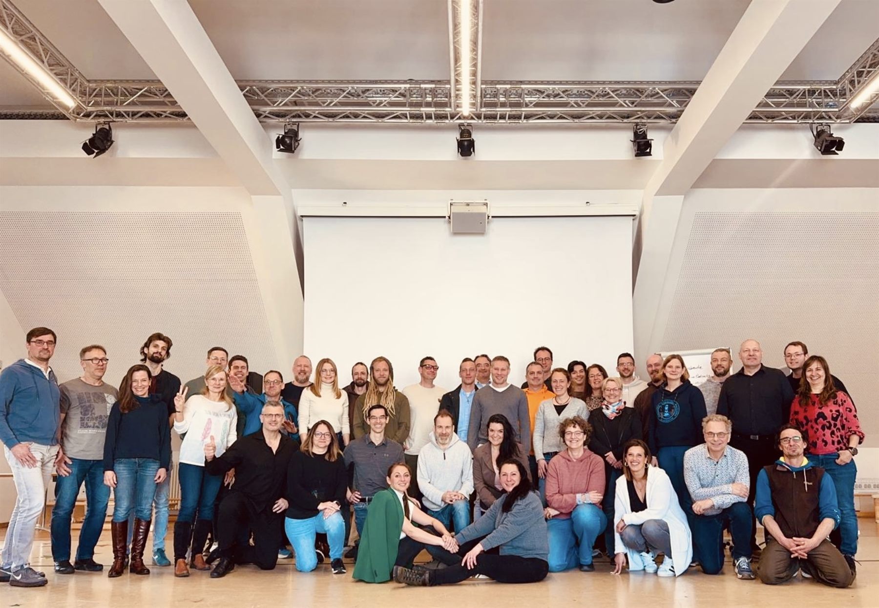 Wurzeln eines Baums – Sinnbild für Verbindung im Team
